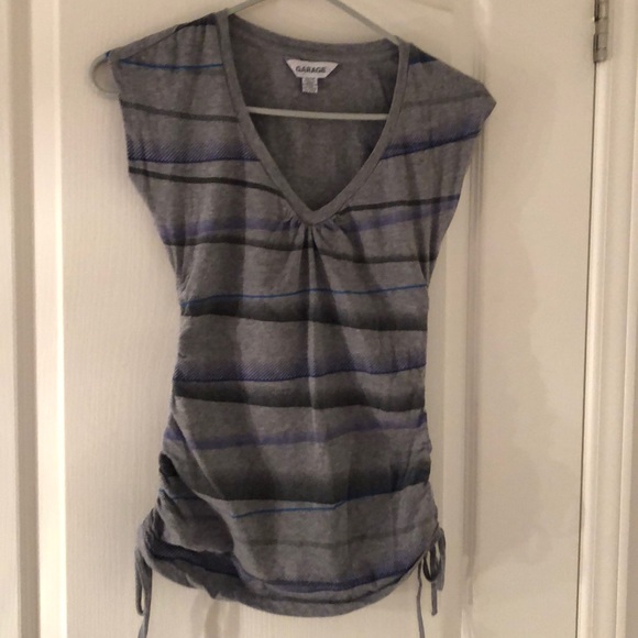 💥2/$25💥 Tshirt - Picture 1 of 3